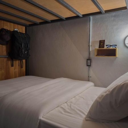Banana Hostel Donmuang Bangkok Bagian luar foto