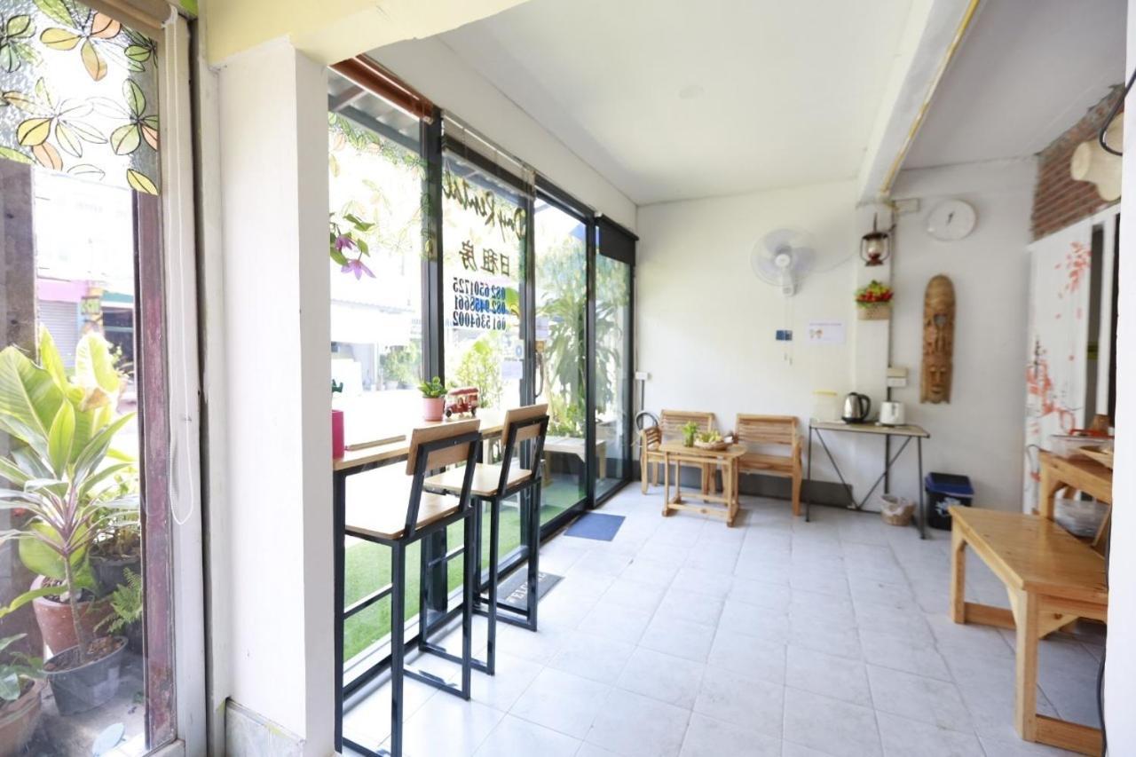 Banana Hostel Donmuang Bangkok Bagian luar foto