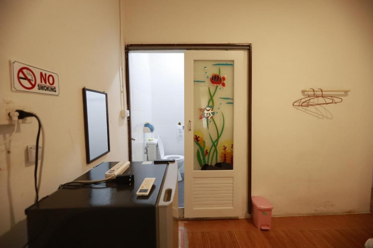 Banana Hostel Donmuang Bangkok Bagian luar foto