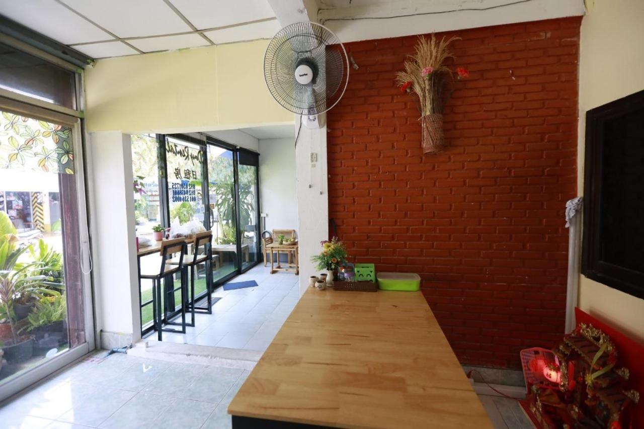 Banana Hostel Donmuang Bangkok Bagian luar foto