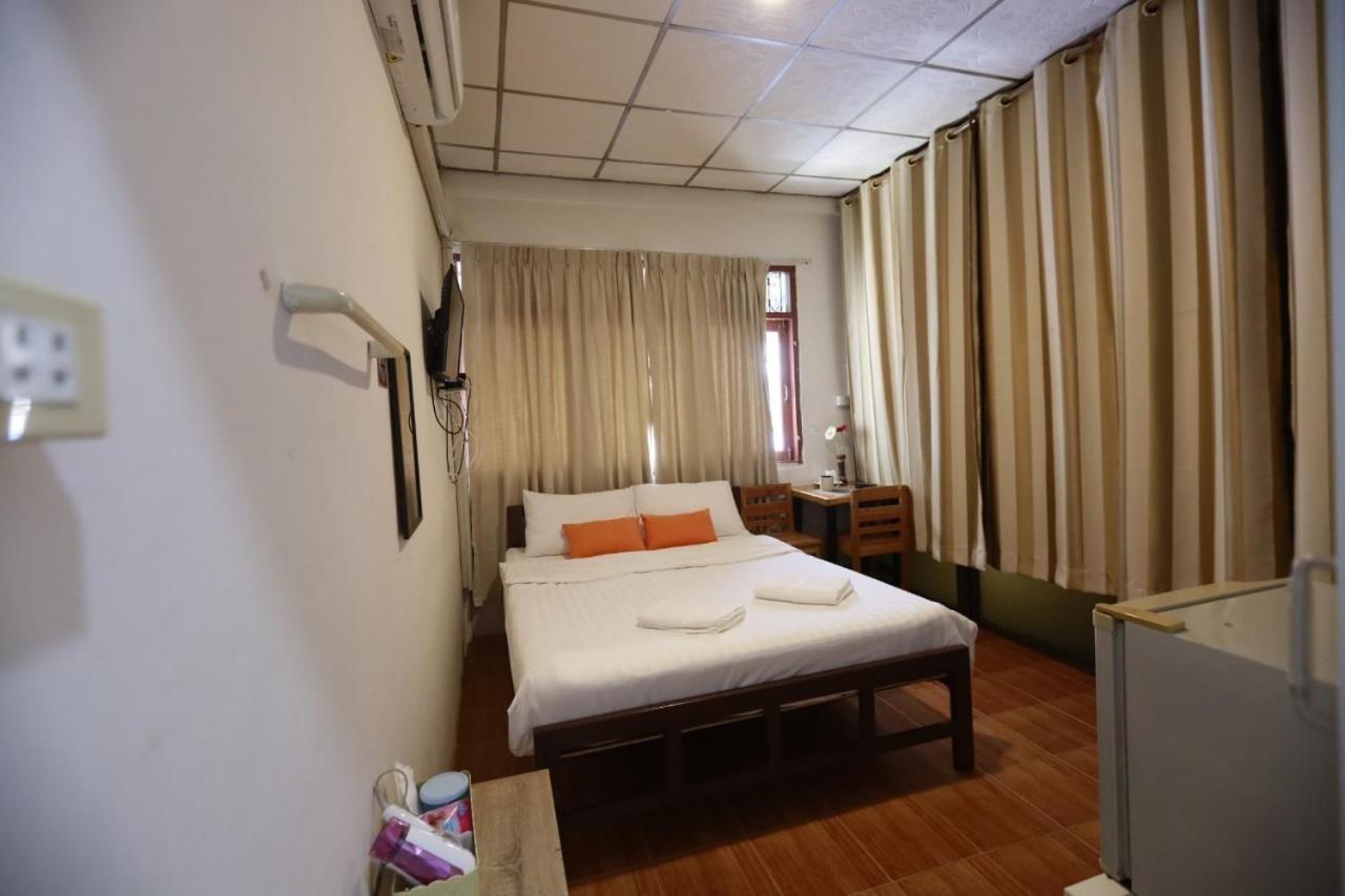 Banana Hostel Donmuang Bangkok Bagian luar foto