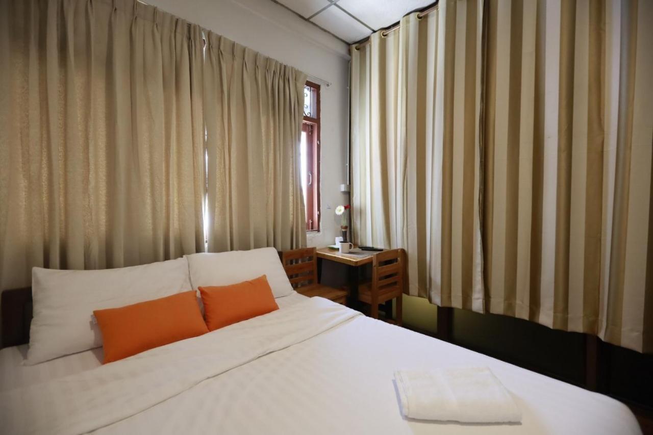 Banana Hostel Donmuang Bangkok Bagian luar foto