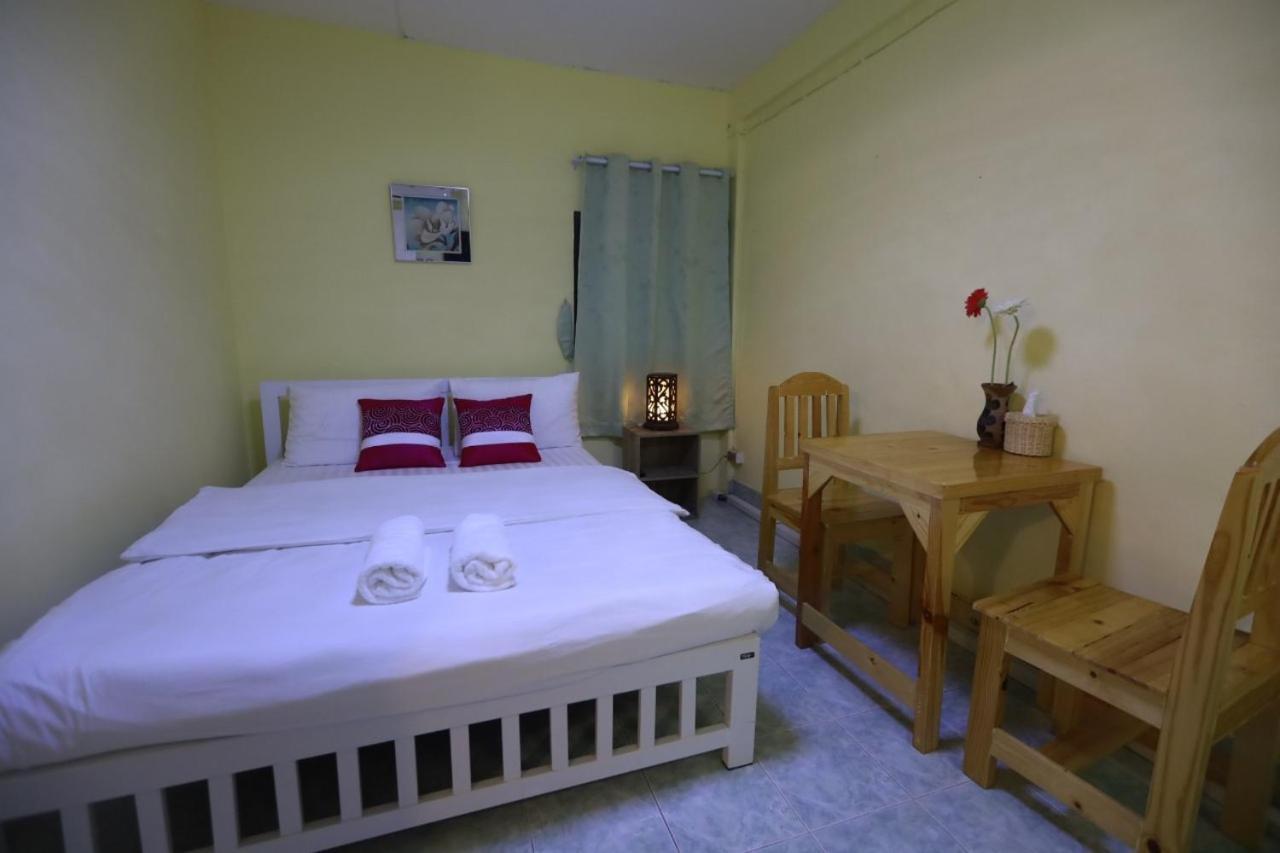 Banana Hostel Donmuang Bangkok Bagian luar foto