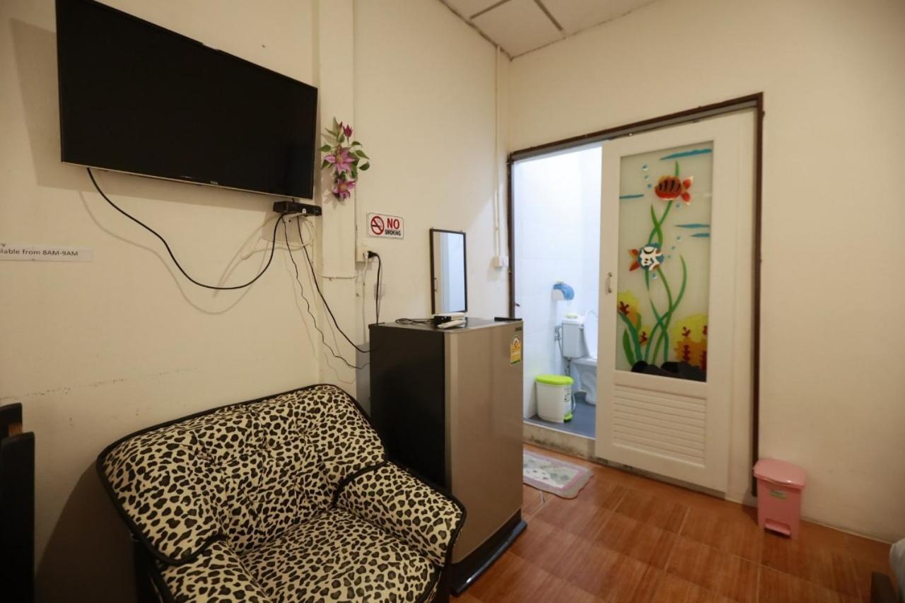 Banana Hostel Donmuang Bangkok Bagian luar foto