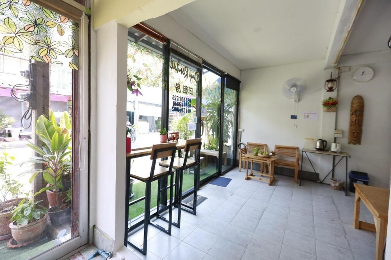 Banana Hostel Donmuang Bangkok Bagian luar foto