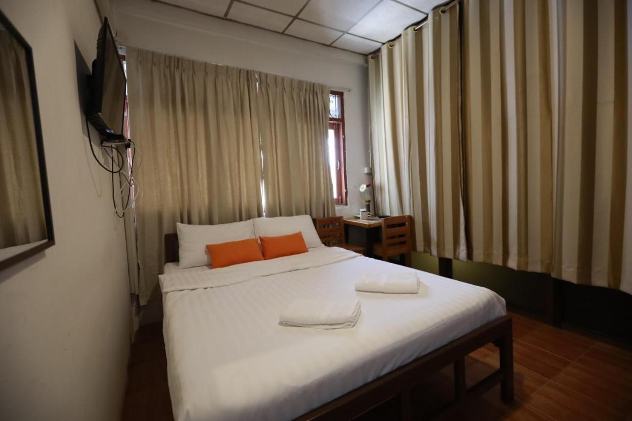 Banana Hostel Donmuang Bangkok Bagian luar foto