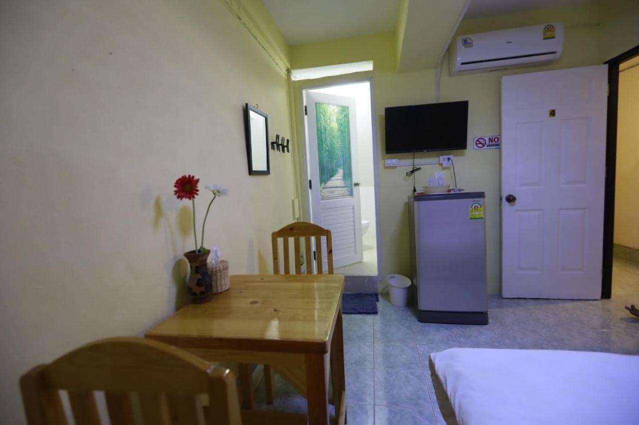 Banana Hostel Donmuang Bangkok Bagian luar foto